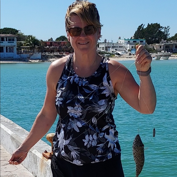 Meet your Posher, Lisa - Picture 2 of 2